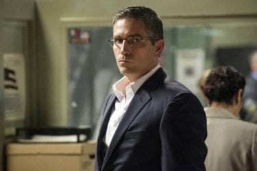 Jim Caviezel in una foto promozionale dell'episodio Bury the Lede della serie TV Person of Interest