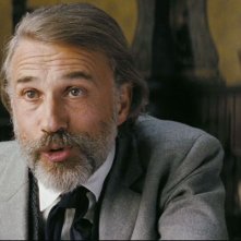 Un primo piano di Christoph Waltz, cacciatore di taglie in Django Unchained