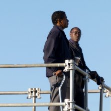 Flight: Denzel Washington con Don Cheadle in una scena