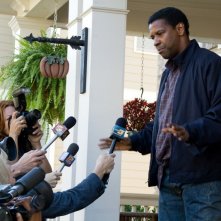 Flight: Denzel Washington in una sequenza del film