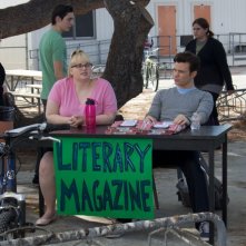 Rebel Wilson e Chris Colfer in una scena di Struck By Lightning