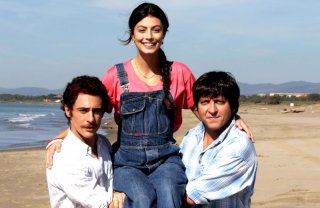 Elio Germano, Alessandra Mastronardi e Richy Memphis sul set de L'ultima ruota del carro