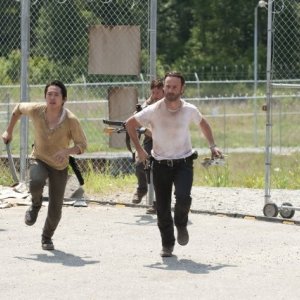 The Walking Dead: Andrew Lincoln, Steven Yeun e Norman Reedus nell'episodio Dentro e fuori