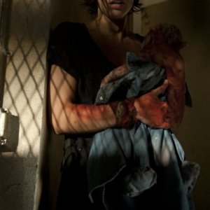The Walking Dead: Lauren Cohan in una sequenza dell'episodio Dentro e fuori