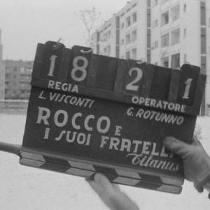 Il gioco degli specchi: il ciak di Rocco e i suoi fratelli in una scena del documentario