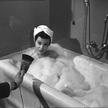 Il gioco degli specchi: Silvana Pampanini in una scena del documentario di Carlo Di Carlo