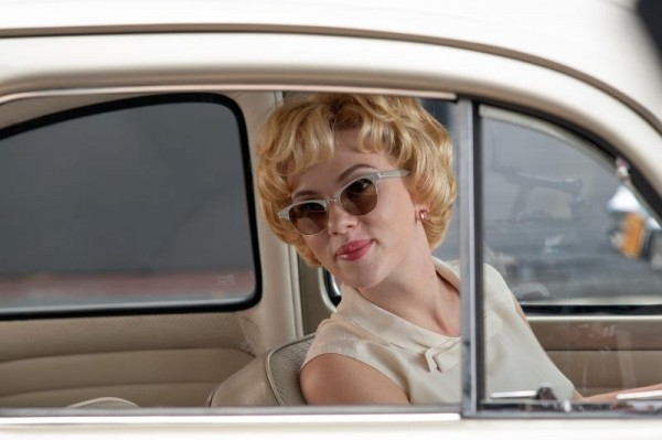 Un Primo Piano Di Scarlett Johansson In Auto In Una Scena Di Hitchcock 256591