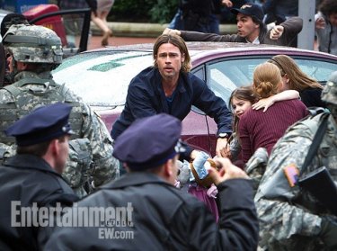 World War Z: Brad Pitt in una scena caotica scena