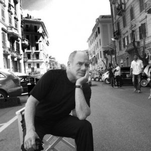 Carlo!: Carlo Verdone in una scena in bianco e nero del documentario a lui dedicato