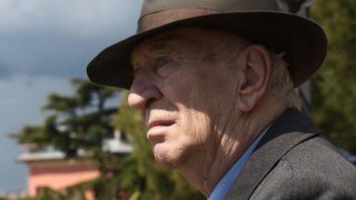 Giuliano Montaldo - Quattro volte vent'anni: un bel primo piano di Giuliano Montaldo in una scena del documentario