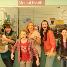 Mental: Rebecca Gibney in una scena del film con Lily Sullivan, Malorie O'Neill, Chelsea Bennett e Nicole Freeman