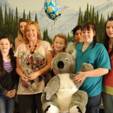 Mental: Rebecca Gibney in una scena del film con Lily Sullivan, Malorie O'Neill e Bethany Whitmore