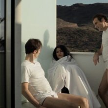 The gang f the Jotas: Marjane Satrapi in una scena insieme a Stéphane Roche e Matthias Ripa