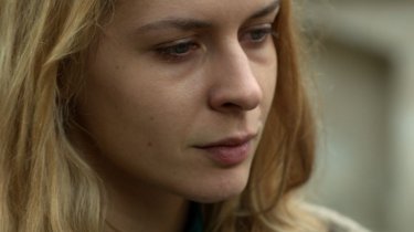 Tutto parla di te: la protagonista Elena Radonicich in una scena