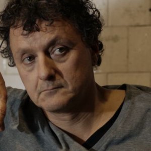 Tutto parla di te: Valerio Binasco in una scena del film