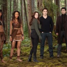 Twilight Saga: Breaking Dawn - Parte 2, una scena di gruppo nel bosco