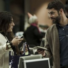 Una pistola en cada mano: Eduardo Noriega insieme a Candela Peña in una scena