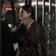 Una pistola en cada mano: Leonor Watling in una scena del film con Jordi Mollà