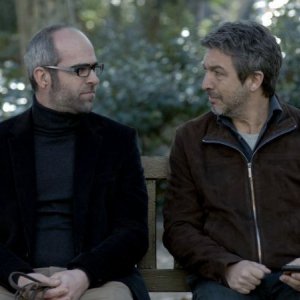 Una pistola en cada mano: Ricardo Darín e Luis Tosar in una scena