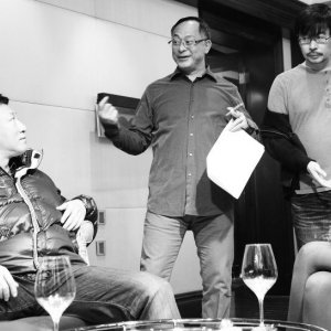 Drug War: il regista Johnnie To e Sun Honglei sul set