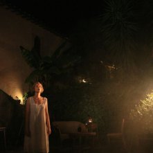 L'isola dell'angelo caduto: Sara Sartini in una buia scena del film