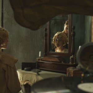 L'isola dell'angelo caduto: Sara Sartini in una scena