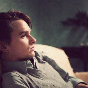 Tar: Henry Hopper in una scena del film collettivo su C.K. Williams