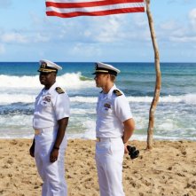 Andre Braugher e Scott Speedman in una scena dell'episodio L'accordo della prima stagione di Last Resort