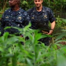 Andre Braugher e Scott Speedman in una scena dell'episodio Nuke It Out della prima stagione di Last Resort