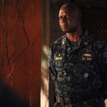 Andre Braugher  in una scena dell'episodio Nuke It Out della prima stagione di Last Resort