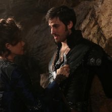 Barbara Hershey con Colin O'Donoghue in una scena dell'episodio Into the Deep della serie C'era una volta