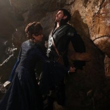 Barbara Hershey e Colin O'Donoghue in una scena dell'episodio Into the Deep della serie C'era una volta