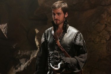 Colin O'Donoghue in una foto promozionale dell'episodio Into the Deep della serie C'era una volta