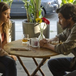 Dexter: Jennifer Carpenter e Santiago Cabrera nell'episodio Chemistry