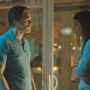 Dexter: Michael C. Hall e Jennifer Carpenter in una scena dell'episodio Argentina
