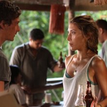 Dichen Lachman e Daniel Lissing in una scena dell'episodio Traditori della prima stagione di Last Resort