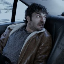 Il cecchino: Luca Argentero nei panni di uno dei rapinatori in una scena del film