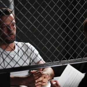 Il cecchino: Mathieu Kassovitz in prigione in una scena del film