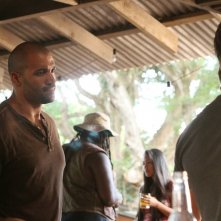 Isaac Gilmore in una scena dell'episodio Traditori della prima stagione di Last Resort