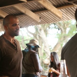 Isaac Gilmore in una scena dell'episodio Traditori della prima stagione di Last Resort