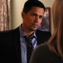 Jay Hernandez in una scena dell'episodio Nuke It Out della prima stagione di Last Resort