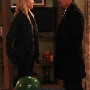 Jessy Shram insieme a Jay Hernandez in una scena dell'episodio Traditori della prima stagione di Last Resort