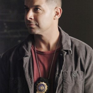 Jon Huertas in una scena dell'episodio Probable Cause della serie Castle - Detective tra le righe