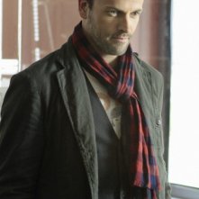 Jonny Lee Miller in un momento dell'episodio While You Were Sleeping della serie Elementary