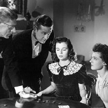 La casa sulla scogliera: Alan Napier con Ray Milland, Gail Russell e Ruth Hussey