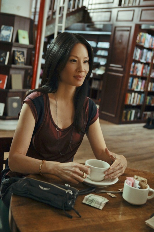 Lucy Liu in una scena dell'episodio Flight Risk della prima stagione della serie Elementary