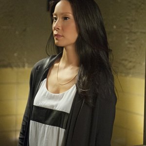 Lucy Liu in una scena dell'episodio The Long Fuse della prima stagione della serie TV Elementary