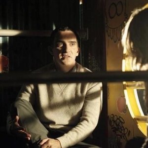 Patrick Fischler in una scena dell'episodio After Hours della serie Castle - Detective tra le righe