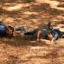 Scott Speedman, Andre Braugher e Daisy Betts in una scena dell'episodio Traditori della prima stagione di Last Resort