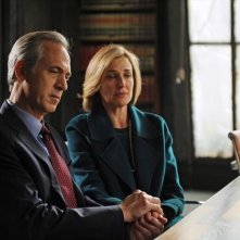 Brenda Strong e Tom Amandes in una scena dell'episodio All Roads Lead to Fitz della seconda stagione di Scandal
